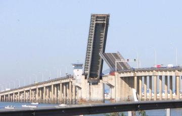 Imagen de una apertura del Puente Carranza 