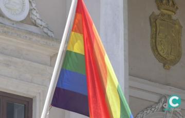 Bandera LGTBI izada en el Ayuntamiento