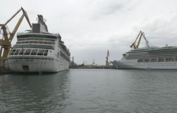 Cruceros en los diques de Navantia Cádiz