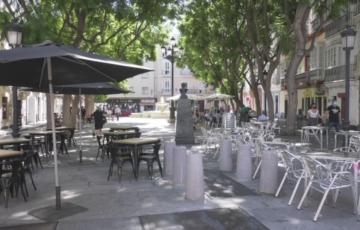 El Ayuntamiento hará peatonal parte de la plaza del Mentidero para garantizar un itinerario escolar seguro