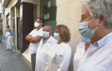 Los médicos de atención primaria protestan a las puertas de los centros de salud Protesta de médicos a las puertas de los centros de salud