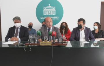 Los dirigentes del PP de Cádiz Ignacio Romaní, Juan José Ortiz y Bruno García, en rueda de prensa
