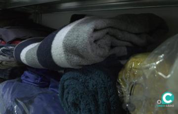 Las mantas se hacen artículos de primera necesidad, para las personas sin hogar, con la bajada de las temperaturas