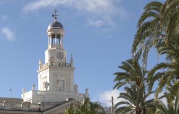 El Ayuntamiento aprueba el contrato para la restauración de los monumentos a Moret y el Marqués de Comillas