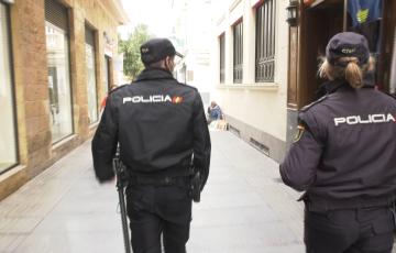 La Policía Nacional intensifica durante las fiestas el programa Comercio Seguro