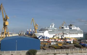 El crucero Coral Princess está siendo reparado actualmente en el astillero de Cádiz