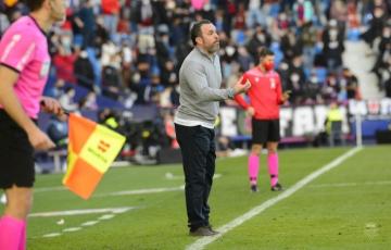 Sergio González: "Querría darle mérito al anterior entrenador, Álvaro Cervera, porque a mí no me ha dado tiempo aún a hacer en el Cádiz CF lo que quiero hacer".
