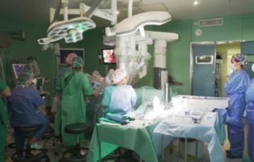 El Puerta del Mar se sitúa como líder en trasplantes renales con cirugía robótica 