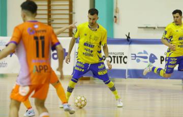 El local Kike abrió el marcador con un buen gol en el Ciudad de Cádiz