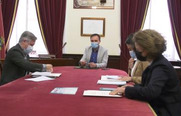 El Gobierno municipal entrega a la oposición el borrador del nuevo presupuesto del Ayuntamiento 