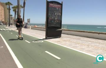 El carril bici por el Paseo Marítimo de Cádiz