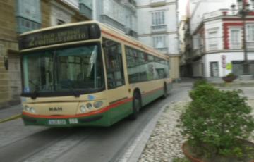Los conductores de los autobuses urbanos de Cádiz mantienen la huelga
