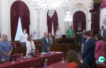 El Pleno aprueba declaración institucional contra los delitos de odio y autoriza que las palabras quillo y quilla representen a la infancia de Cádiz en el Congreso de la Lengua 