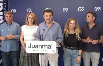 El presidente del PP de Cádiz con los nuevos diputados autonómicos