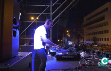 El DJ Lollypop durante su actuación en las Puertas de Tierra