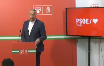 El secretario provincial del PSOE, Juan Carlos Ruiz Boix, durante la rueda de prensa ofrecida en la sede socialista