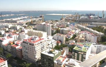 Bajada del paro en Cádiz y suben las personas ocupadas 