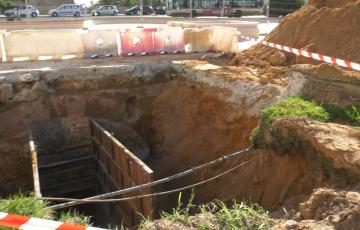 Aguas de Cádiz contempla la puesta en valor de los restos de las bóvedas del siglo XVIII hallados en las obras de la fuente de las Puertas de Tierra
