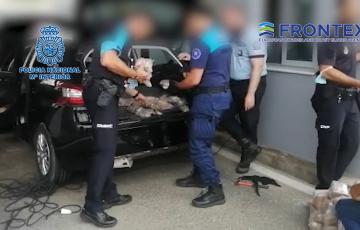 La Policía interviene el hachís detectado en un vehículo 