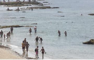 Durante julio el agua del mar llegó a alcanzar una temperatura de casi 27º en el Golfo de Cádiz