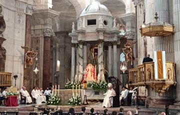La Virgen de las Penas en el altar mayor de la Catedral