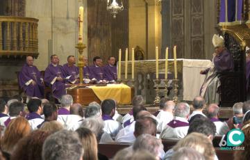 Rafael Zornoza ha oficiado la misa por el funeral del obispo emérito 
