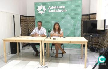 Alejandro Gutiérrez y Lorena Garrón durante la presentación de propuesta al pleno de Diputación