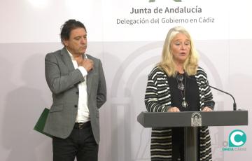 Mercedes Colombo y Daniel Sánchez durante la presentación de las ayudas