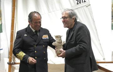 Cádiz con Elcano reconoce la trayectoria del navegante británico Jimmy Cornell