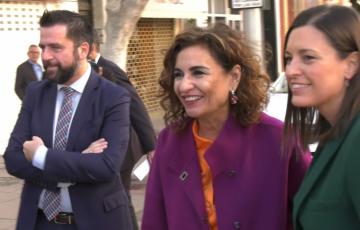 La ministra de Hacienda, María Jesús Montero, en su visita a San Fernando junto a la alcaldesa isleña y el delegado de Zona Franca