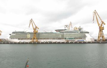 El Independence of the Seas vuelve al astillero de Cádiz tras su última visita en 2019