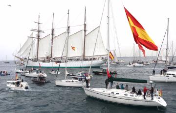 El Juan Sebastián Elcano en su última salida desde Cádiz