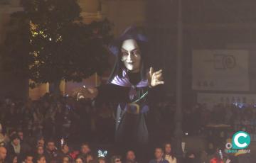 Imagen de la Bruja Piti en la Plaza de  San Antonio 