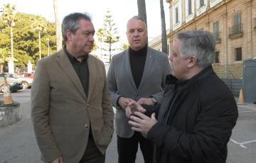El secretario general del PSOE-A, Juan Espadas en su visita a la capital