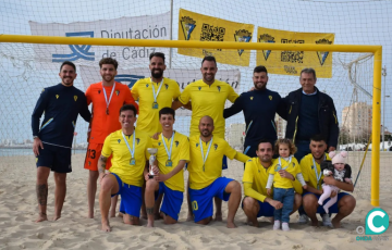 El Cádiz CF Beach Soccer tras la consecución del título