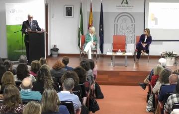 El Defensor del Pueblo Andaluz, junto a la delegada de la Junta en Cádiz y la directora general de Salud Mental, durante la presentación de las jornadas