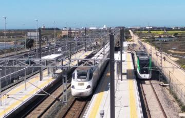 El estacionamiento del tranvía en el mismo andén que comparte con  Cercanías mejorará las operaciones de trasbordo