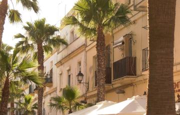 El TSJA  ratifica la norma local contra la turistificación en Cádiz 