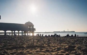 Los hechos por los que han sido detenidos dos jóvenes tuvieron lugar en la playa de la Caleta, en el entorno del Balneario de la Palma
