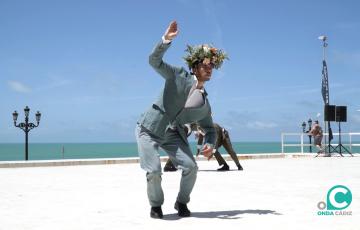 Elías Aguirre interpretando 'Flowershead' en el espacio Entrecatedrales 