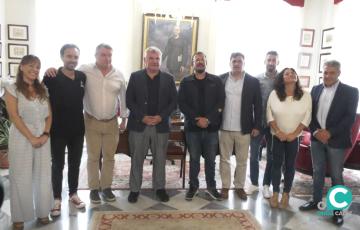 El alcalde en funciones recibe a una delegación del Cádiz