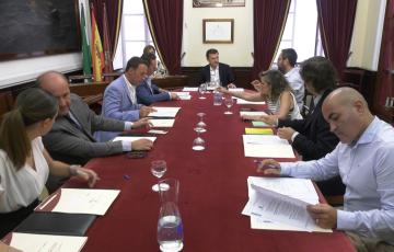 El Ayuntamiento aprueba la adhesión de Eléctrica de Cádiz a las ayudas de la Junta para las facturas de la luz