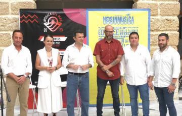 El alcalde de Cádiz, junto a sus tenientes de alcalde de Urbanismo y Turismo, y promotores de los Festivales durante la presentación de los dos ciclos