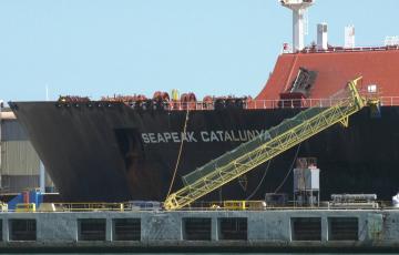 El gasero afronta su reparación en el astillero de Cádiz 