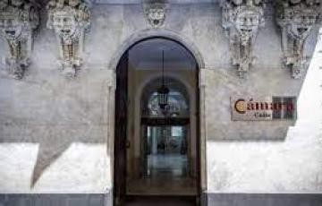 La fachada de la Cámara de Comercio de Cádiz.