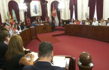 El PSOE pide la mediación del Ayuntamiento contra el cierre de líneas educativas