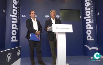 Los diputados nacionales del PP de Cádiz, Ignacio Romaní y Pedro Gallardo, durante la rueda de prensa