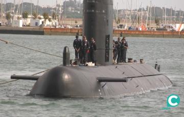 Submarino 'Galerna' llegando al muelle de Cádiz