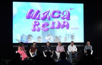 Los del Río, junto al director y productores de la serie, durante la presentación del documental "Macarena"