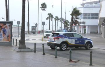 La Policía Local cortó al tráfico el Paseo Marítimo por motivos de seguridad